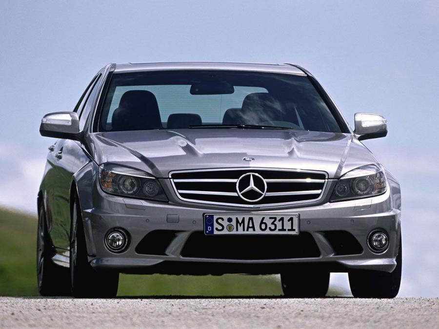  Mercedes-Benz C63 AMG 2008 года  (фото 8 из 26)